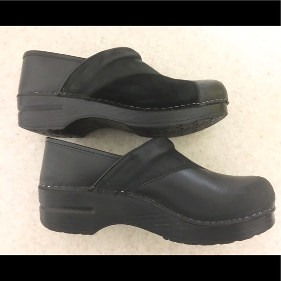 Awesome Dansko smooth leather and suede clogs! - Picture 3 of 9